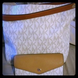 Creame Signature MK Bag w/ wallet